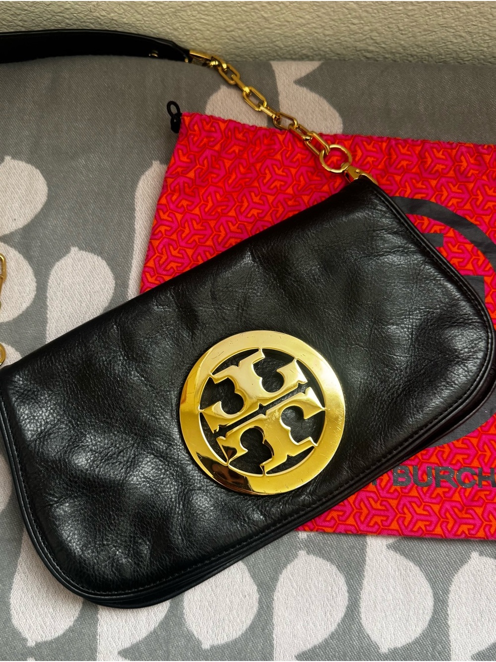 Tory Burch Black Leather Shoulder Bag with Gold Medallion - Picture 2 of 3